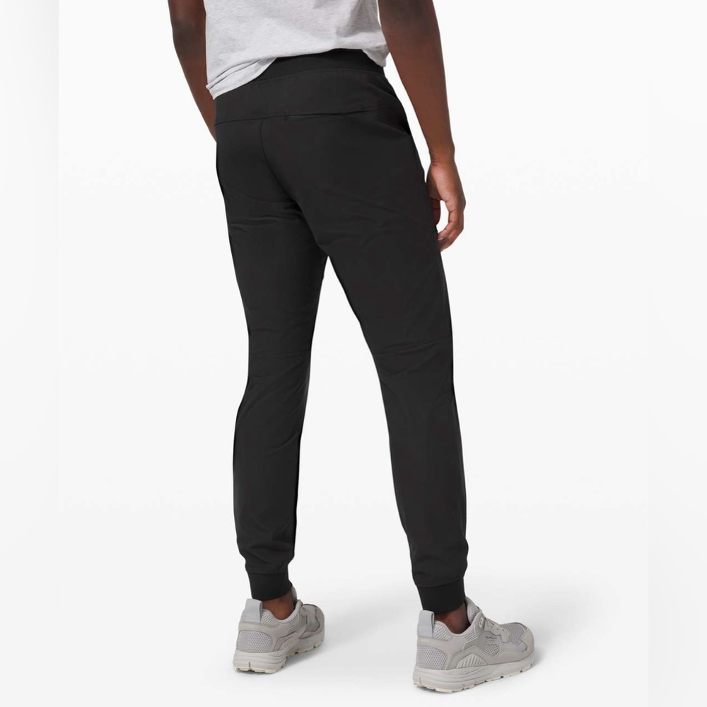 SOLD- Men’s Lululemon Joggers size M
